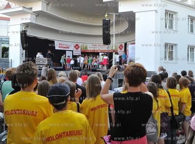Plac Zdrojowy w Sopocie. Koncert wdziecznosci dla wolontariuszy...