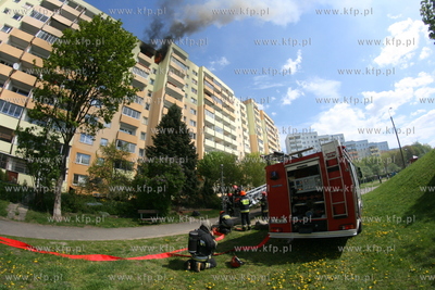 W Gdansku Zaspie wybuchł pozar w jednym z mieszkam...
