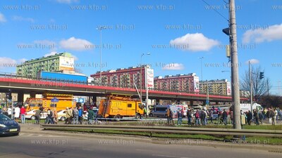 Wypadek przy estakadzie Kwiatkowskiego na wysokosci...