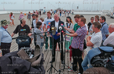 Briefing prasowy ministra Jaroslawa Gowina na sopockim...