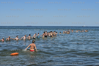 Sopot. Plaza. Okolo godz 13 do morza na wysokosci wejscia...