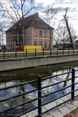 Klasycystyczny dwór w Gdańsku Lipcach, zbudowany...