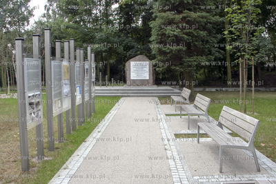Obelisk ku czci zmarłych i zamordowanych więźniarek...