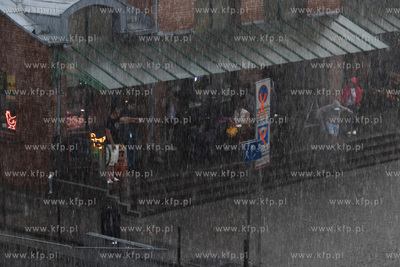 Letnia ulewa na ulicy Podwale Staromiejskiej w Gdańsku.
22.07.2025
Fot....