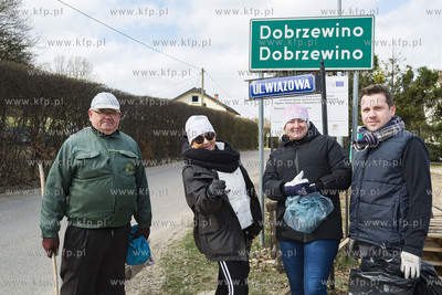 Dobrzewino. Akcja „Sprzątanie Świata 2019”. Nz....