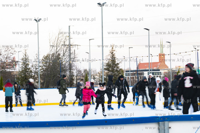 Gdynia. Parking między Centrum Handlowe Riviera, a...