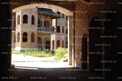 Wnetrze zamku w Lapalicach, polozonego miedzy Chmielnem...