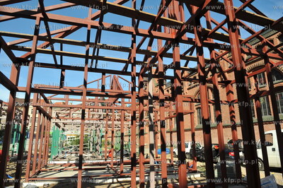 Budowa nowych 18 pawilonow straganow na targowisku...