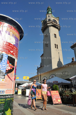 Sopot. Wejscie na teren wokol mola. Latarnia Morska...