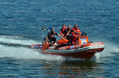 Akcja Zdrowe Wakacje. Pokaz wspoldzialania słuzb ratowniczych...