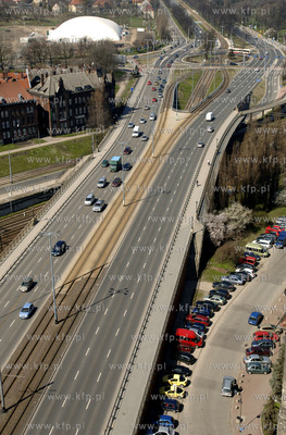 Gdansk. Widok z wiezowca zieleniak na wiadukt Blednik....