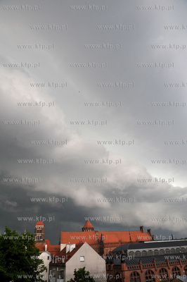 Gwaltowna burza przeszla nad Gdanskiem. 
20.05.2013
Fot....