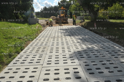 Wies Sulmin na Kaszubach w gmienie Zukowo. Budowa wiejskiej...