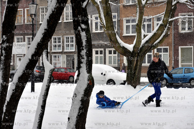 Gdansk zima. Park Swietopelka na ul. Szerokiej.  Ewa...