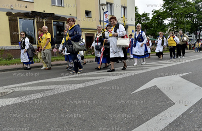 XIX Światowy Zjazd Kaszubów odbył się w Rumi. Przemarsz...