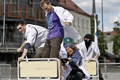 Plac Przyjaciół Sopotu. Wyscigi lozek szpitalnych.
18.05.2012
fot....