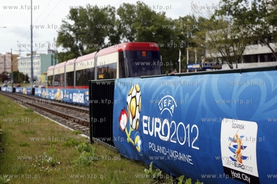 Gdansk Przymorze. Ul. Rzeczypospolitej. Bannery reklamujace...