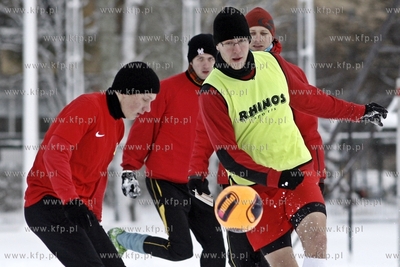 Gdansk Zaspa. Pilkarski turniej dzikich druzyn Do przerwy...