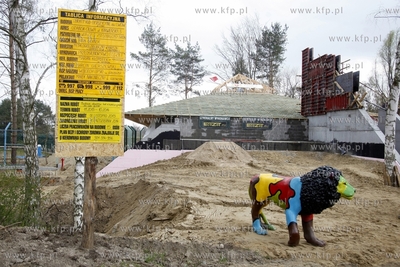 Uroczystosc zawieszenia wiechy na budowanym budynku...