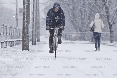 Gdansk. Alejka rowerowa wzdluz Alei Zwyciestwa.
20.01.2015
fot....