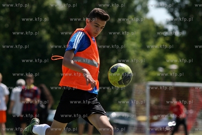 Gdansk Zaspa. Pilkarski turniej dzikich druzyn Do przerwy...