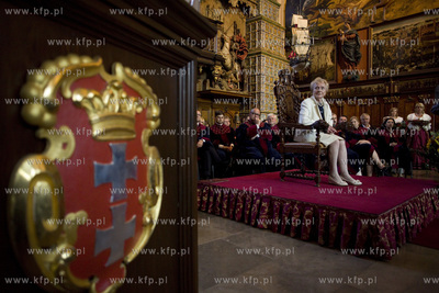 Dwor Artusa. Uroczysta sesja Rady Miasta Gdanska. Wreczenie...