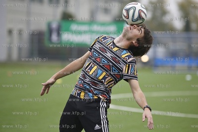 Gdansk Zaspa. Pilkarski turniej dzikich druzyn Do przerwy...