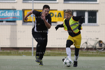 Gdansk Zaspa. Pilkarski turniej dzikich druzyn Do przerwy...