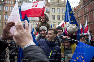 Gdańsk. Długi Targ. Manifestacja jedności z Europą...
