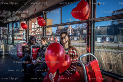Walentynkowy tramwaj Konstal 105N z historycznej floty...