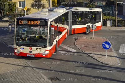 Suchanino. Autobus linii 199 na ul. Powstańców Warszawskich....