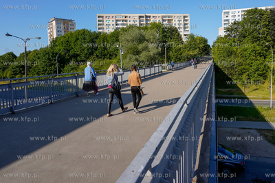 Gdańsk, Suchanino. Kładka dla pieszych nad ul. Powstańców...
