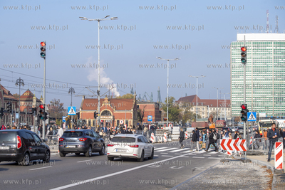 Wstępne otwarcie naziemnego przejścia dla pieszych...
