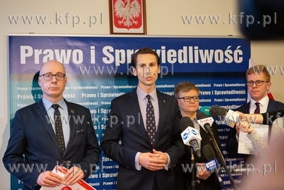 Gdańsk. Konferencja prasowa PiS z udziałem Kacpra...