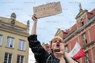 Gdańsk, okolice Dworu Artusa. Ani Jednej Więcej!...