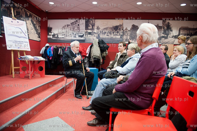 Otwarcie Biblioteki Manhattan w CH Manhattan.
Nz spotkanie...