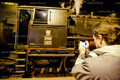 Gdansk. Dworzec Glowny PKP. Turystyczny pociag niemiecki...