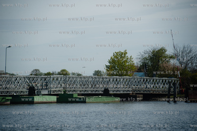 Gdansk. Sobieszewo. Odremontowany most pontonowy.
06.05.2014
fot....