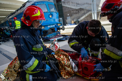 Gdansk. Cwiczenia Strazy Pozarnej na nowo budowanym...