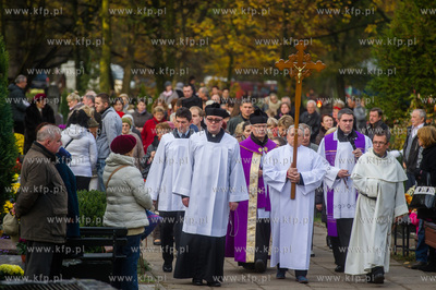 Gdansk. Cmentarz Garnizonowy. Dzien Wszystkich Swietych.
01.11.2015
fot....