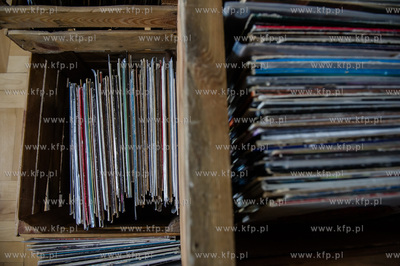 Gdansk. Kawiarnia Fusy i Mietusy. Tysiace Winyli na...