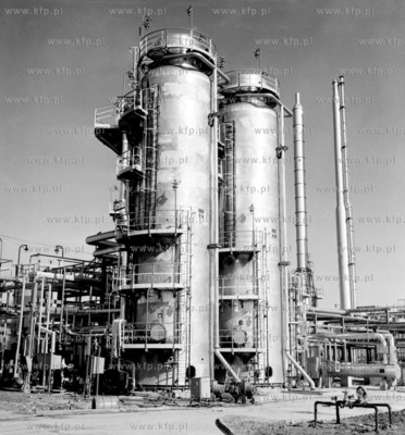 Blok olejowy podczas budowy w Rafinerii Gdanskiej....