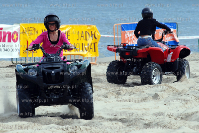 Ssang Yong Cup - wyscigi samochodow firmy Ssang Yong...