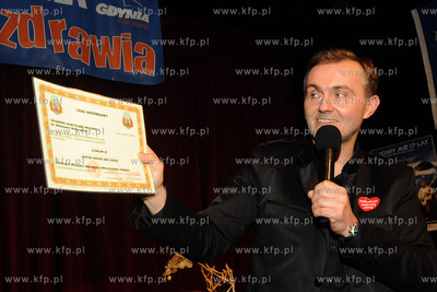 Gdynia. XVII Final WOSP. Gdynska licytacja fantow,...