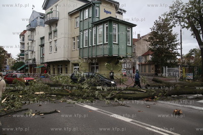Wichura w Sopocie.  Huraganowy wiatr dochodzacy do...