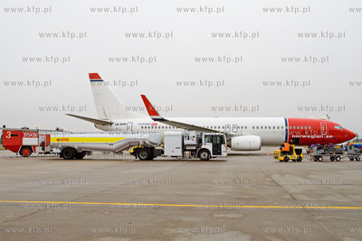 Gdansk, Rebiechowo. Nz. Tankowanie przez LOTOS Boeinga...