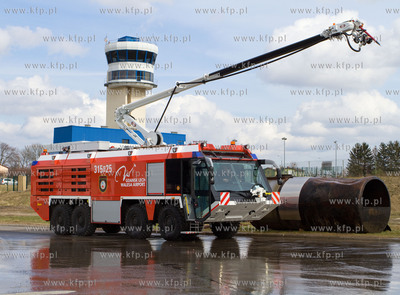 Gdansk, Rebiechowo. Nz. Szkolenie sie Lotniskowej Strazy...