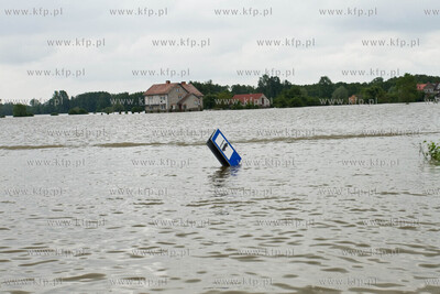 Nowy Torszyn NZ Zalane domy.  28.05.2010 fot. Maciej...