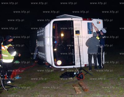 24 osoby zostaly poszkodowane w wypadku autokaru, ktory...
