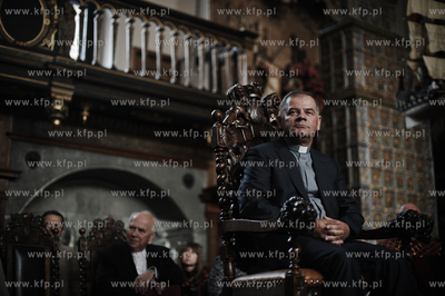 Uroczysta sesja Rady Miasta Gdanska. Wreczenie medali...